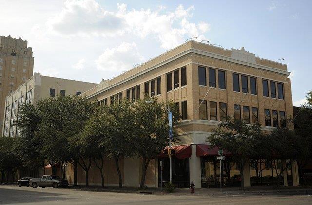 302 Pine Street - Photo 1