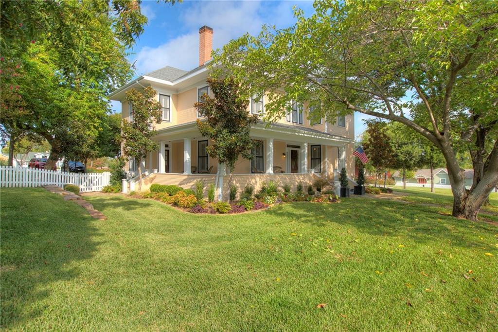 925 Goliad Street - Photo 1