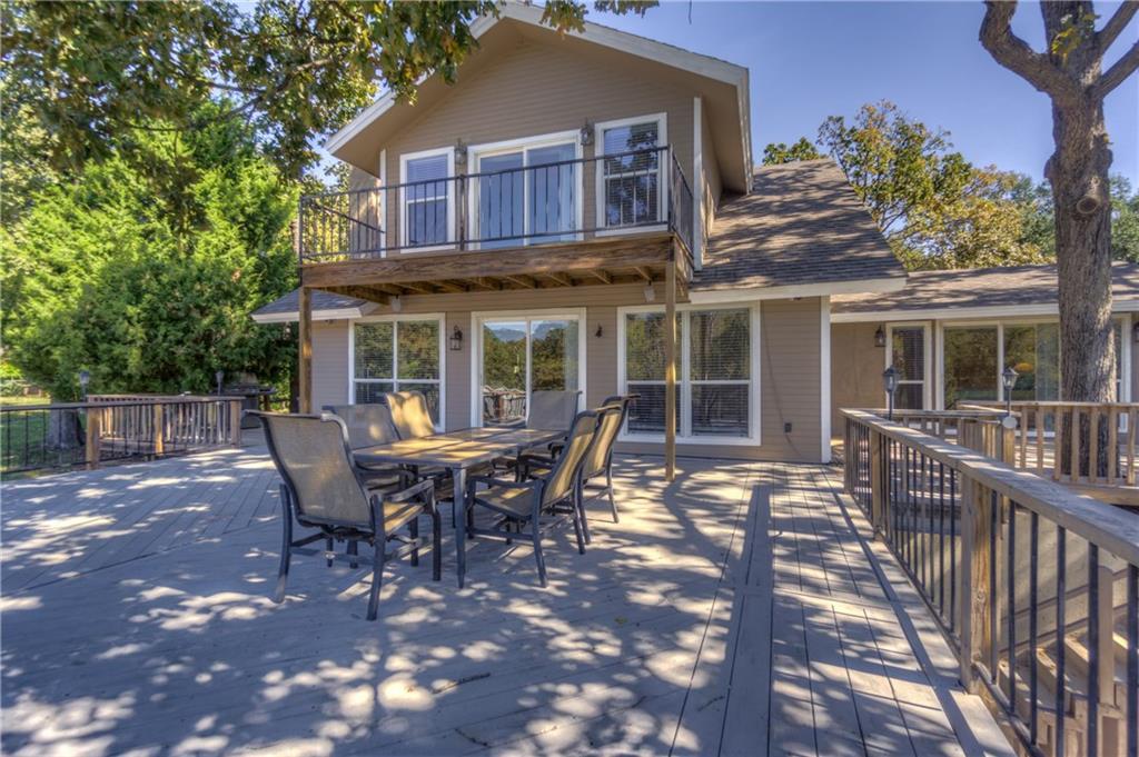 106 Oakcrest Court - Photo 1