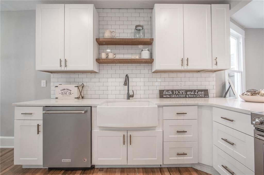 401 Winnetka Avenue - Photo 1