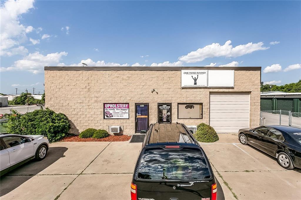 401 Western Hills Trail - Photo 1