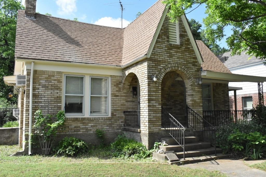 1218 Elmwood Boulevard - Photo 1