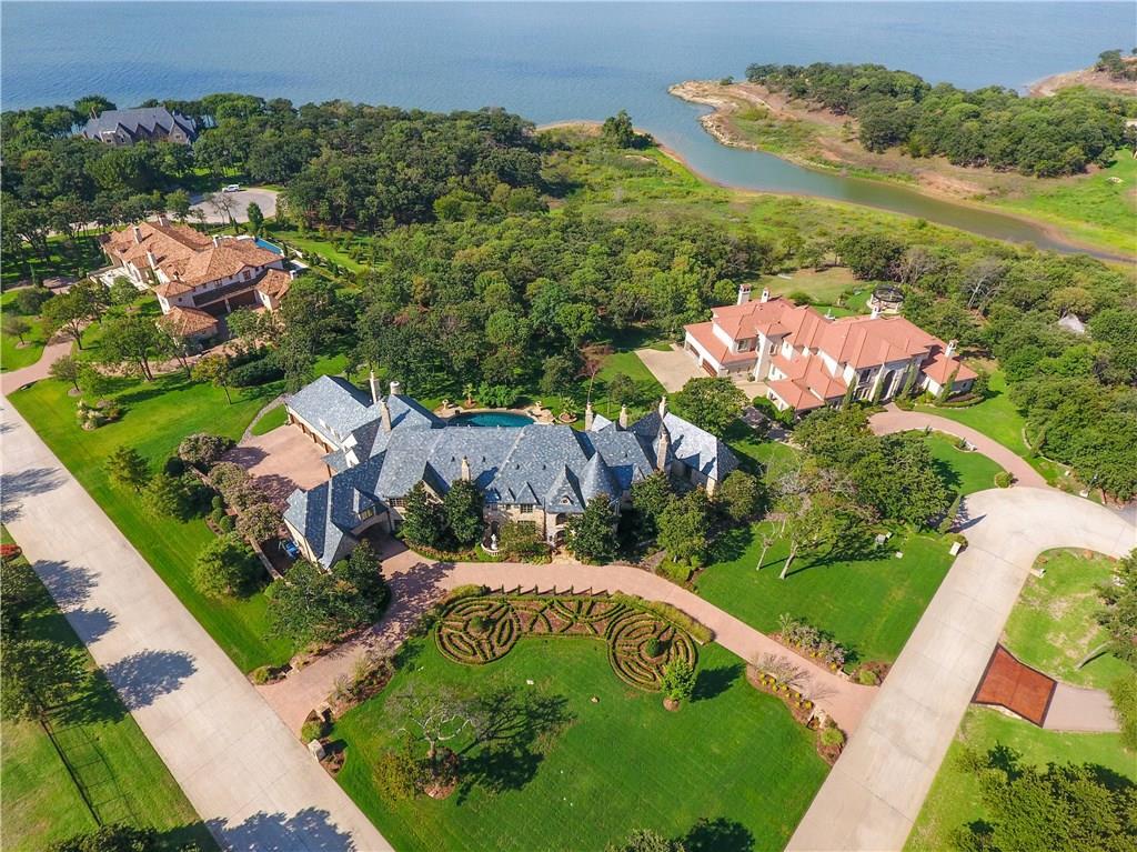 1901 Point De Vue Drive - Photo 1