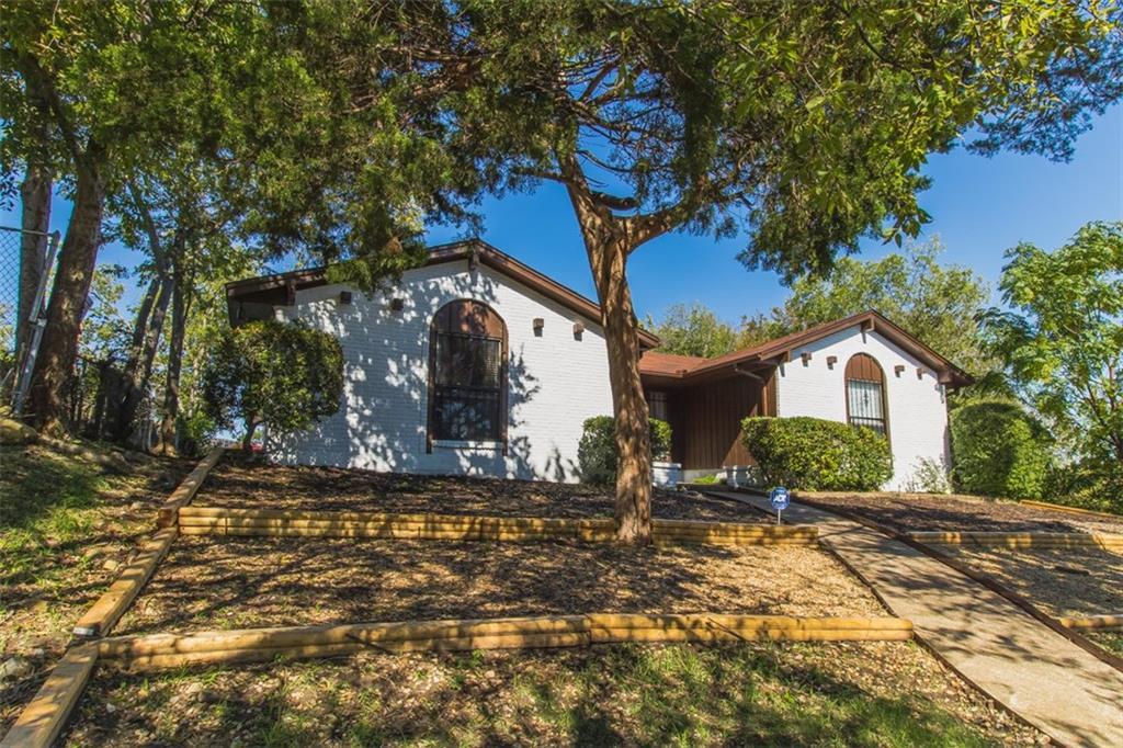 615 Oak Park Drive - Photo 1