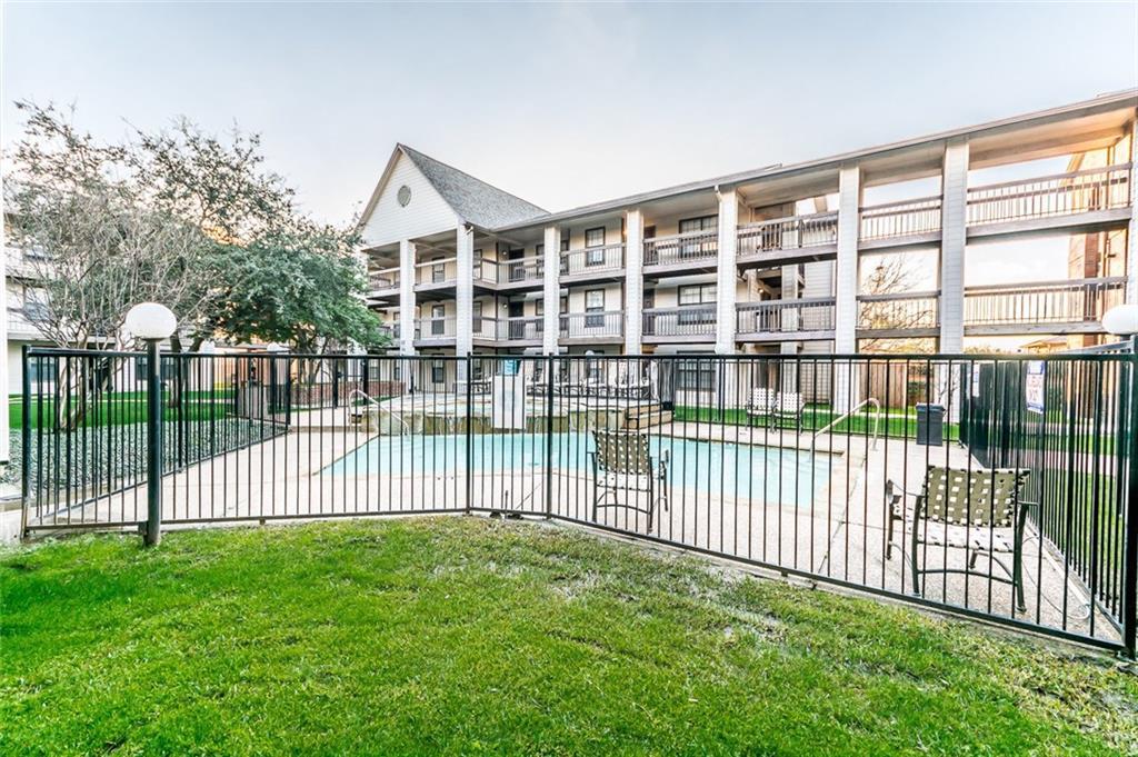 218 Texas Boulevard - Photo 1