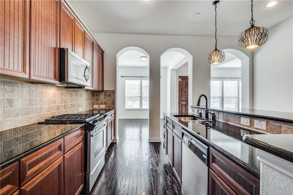 6685 Plaza Via - Photo 1