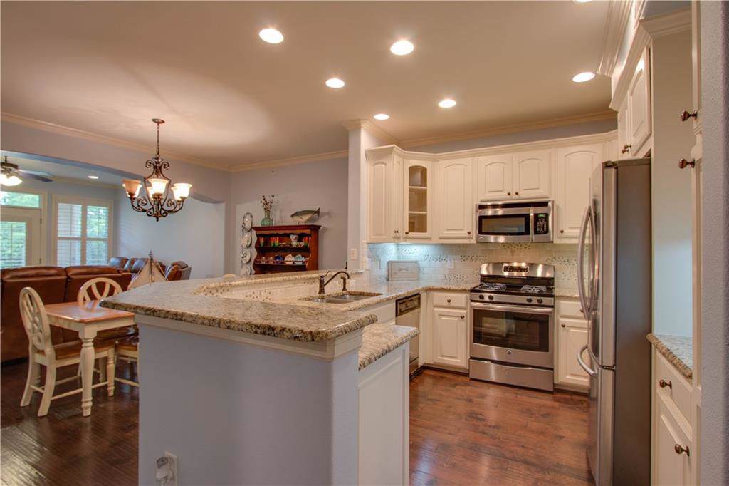 500 Waters Edge Drive - Photo 1