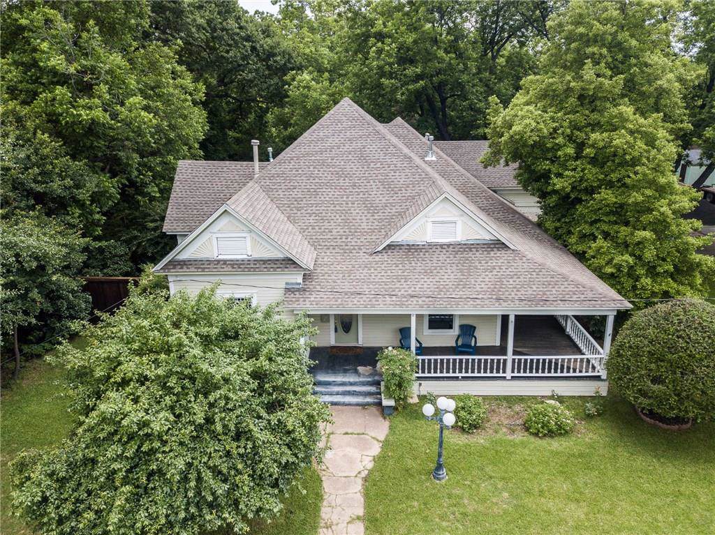 802 Johnson - Photo 1