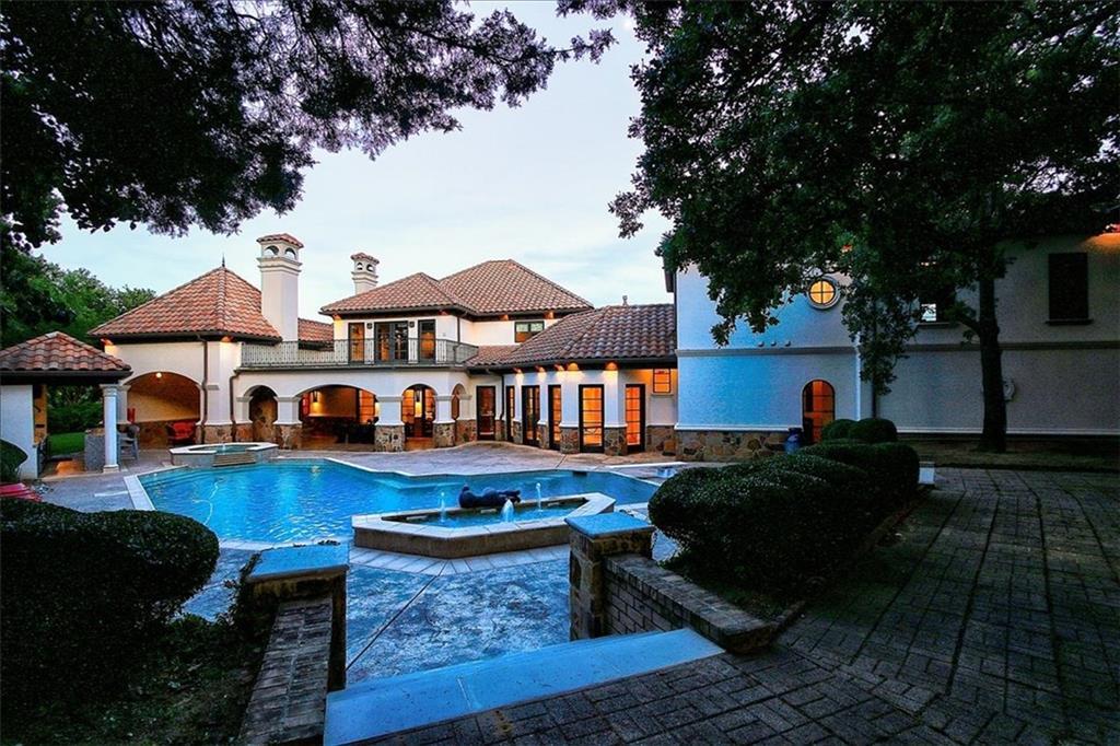 696 Garden Court - Photo 1