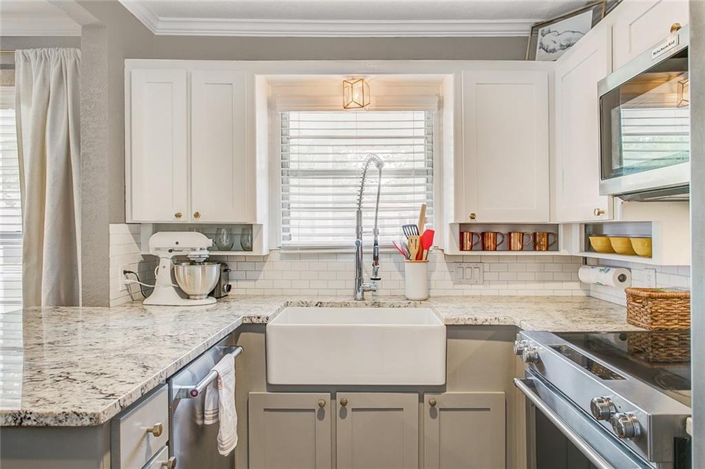 824 Edgefield Road - Photo 1