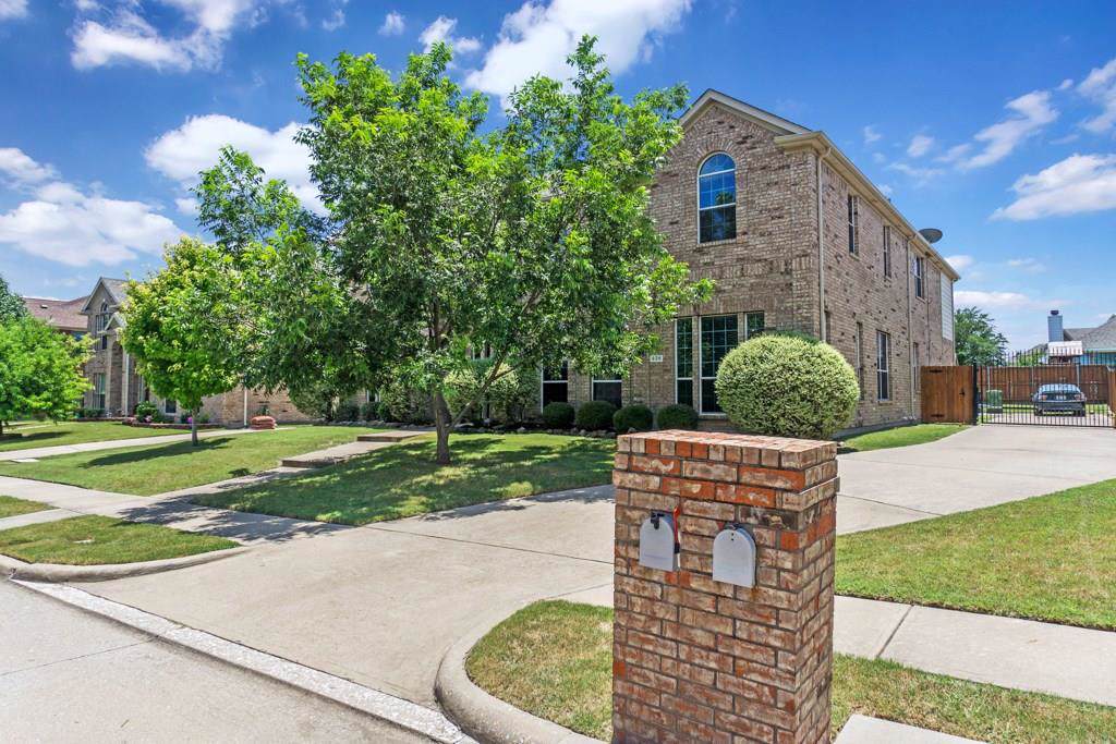 628 Laredo Drive - Photo 1
