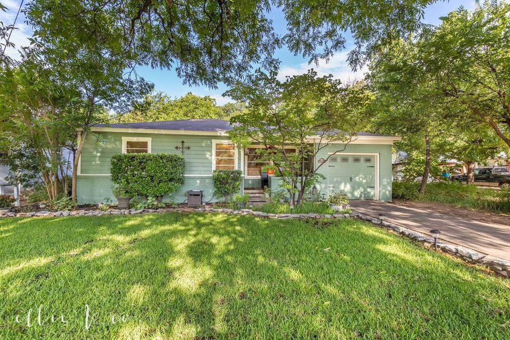 782 Sammons Street - Photo 1