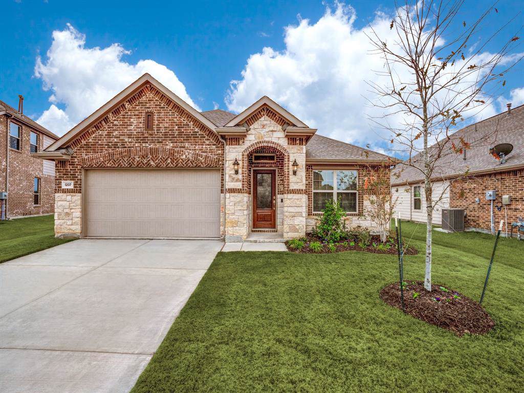 1207 Crossvine Drive - Photo 1