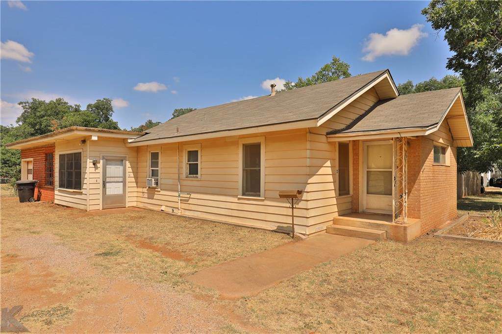 818 Willis Street - Photo 1