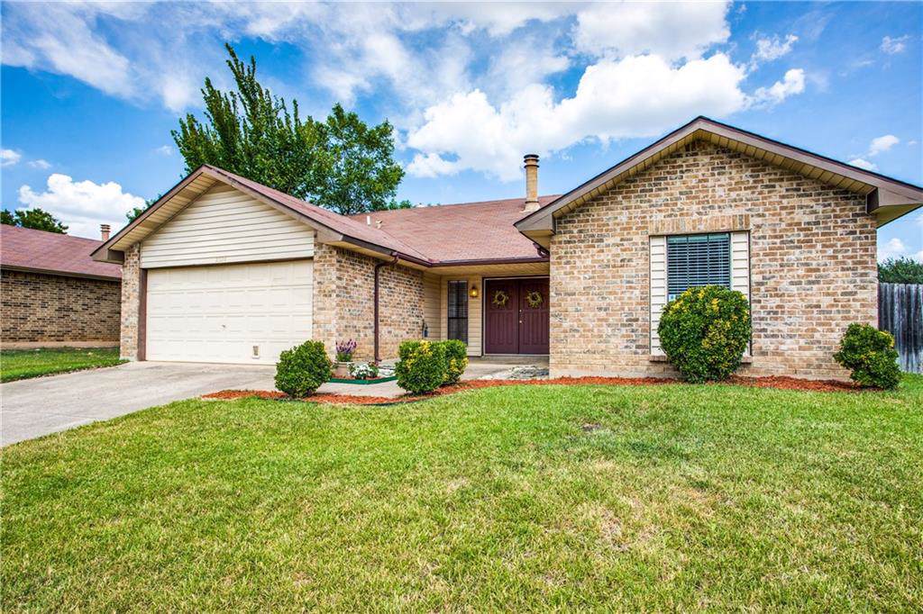 2524 Chinaberry Drive - Photo 1