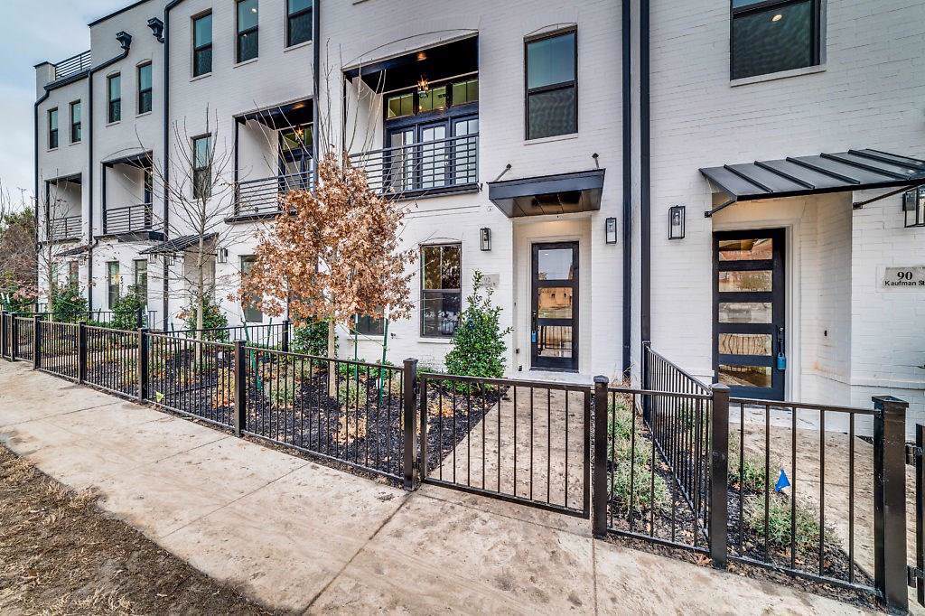 92 Kaufman Street - Photo 1