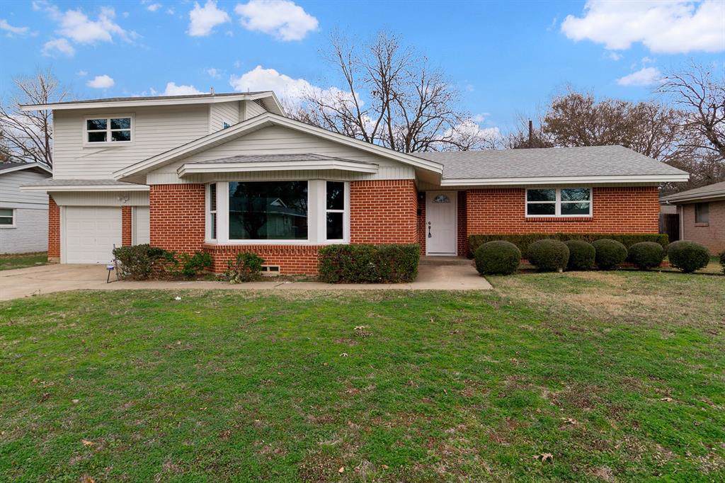 1513 University Drive - Photo 1