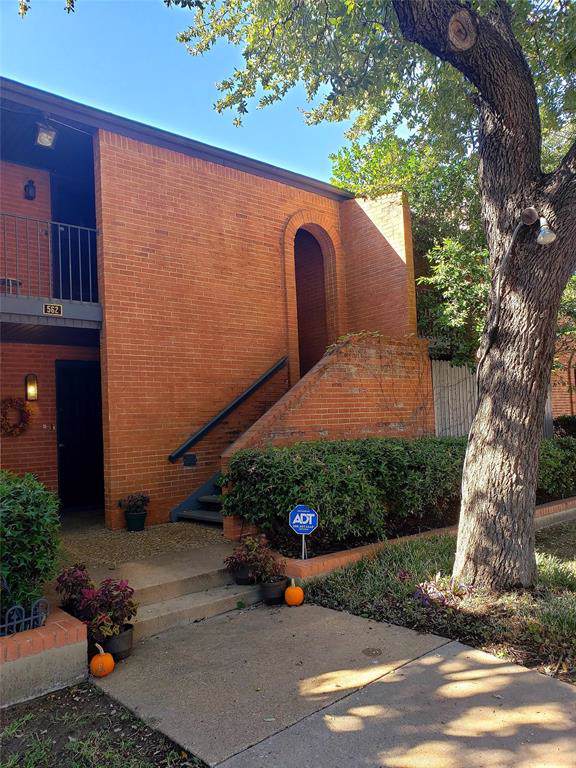 562 Avenue J - Photo 1