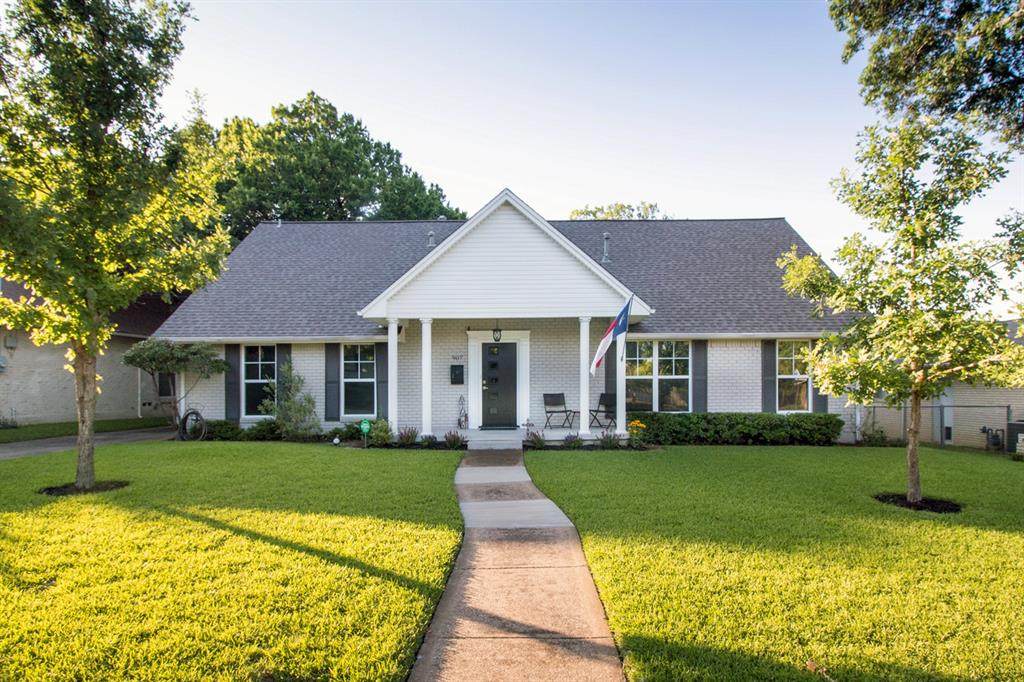 907 Blue Lake Circle - Photo 1