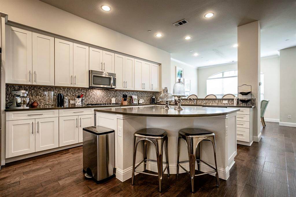 515 Royal Lane - Photo 1