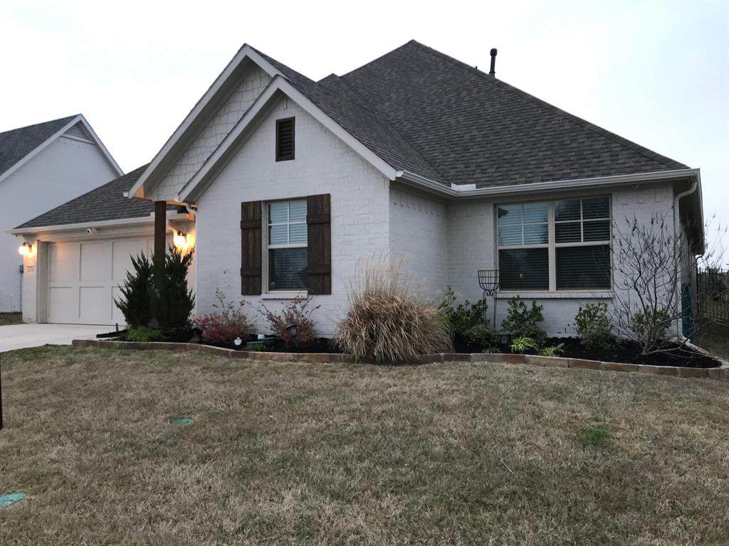 656 Lookout Point Avenue - Photo 1
