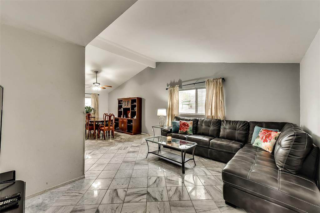 923 Greenbriar Lane - Photo 1