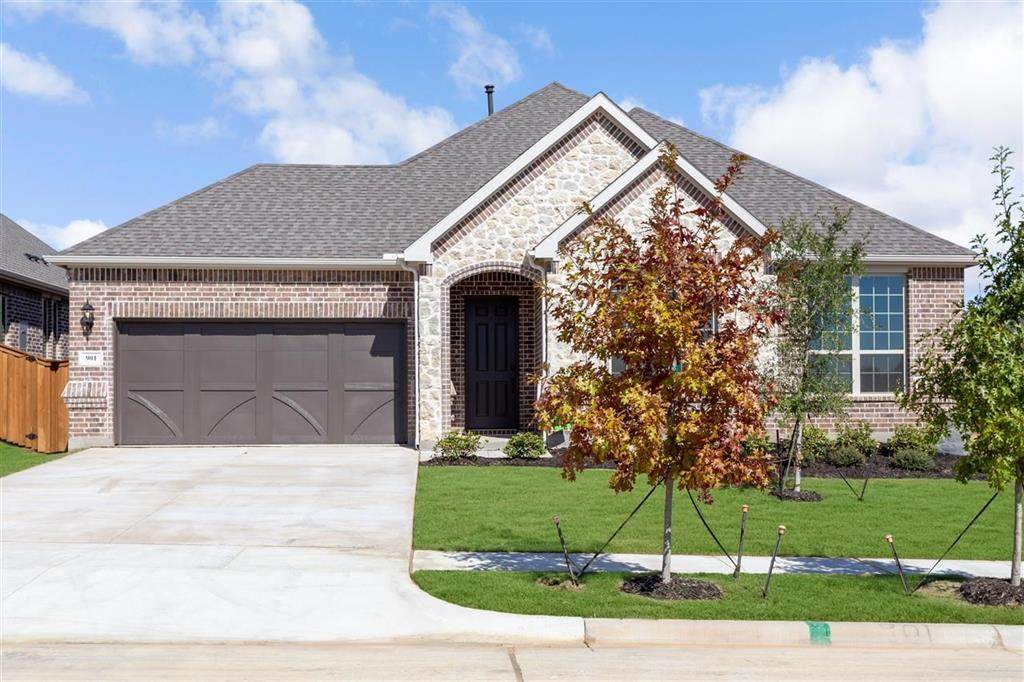 901 Mallard Avenue - Photo 1