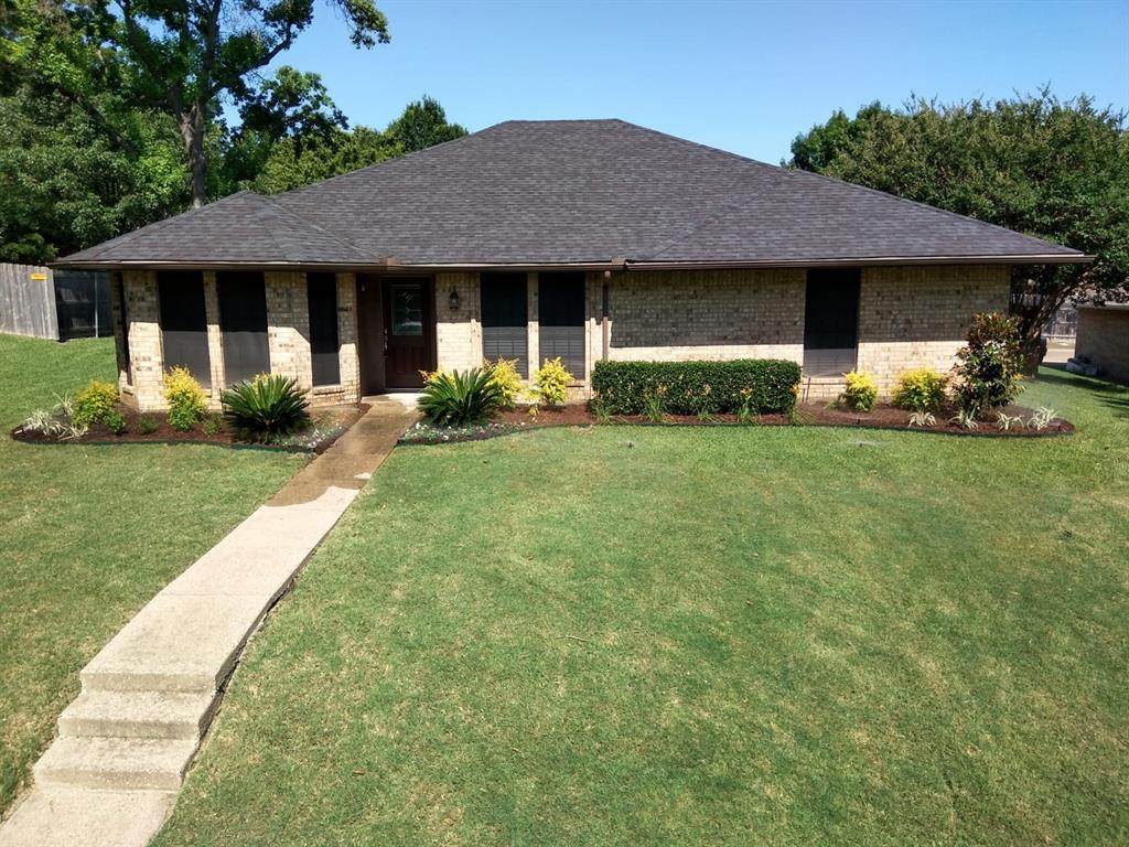 104 Crestwood Drive - Photo 1