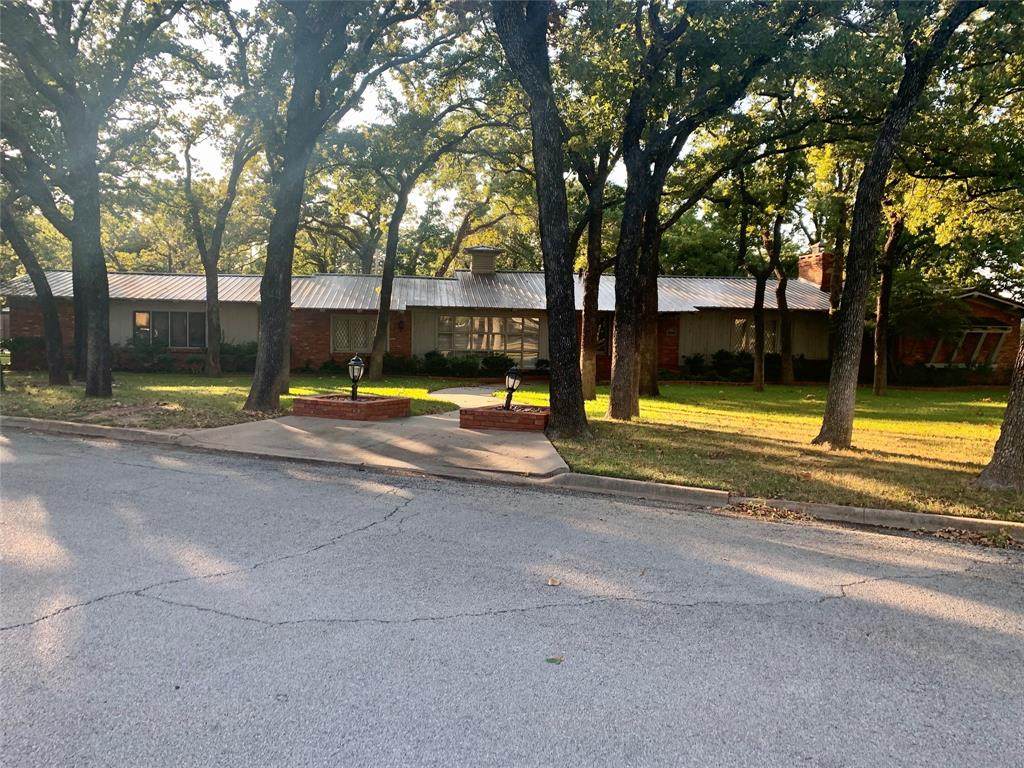 200 Oaklawn Avenue - Photo 1