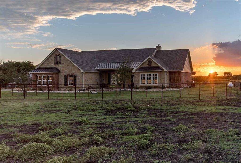 1750 County Road 2716 - Photo 1