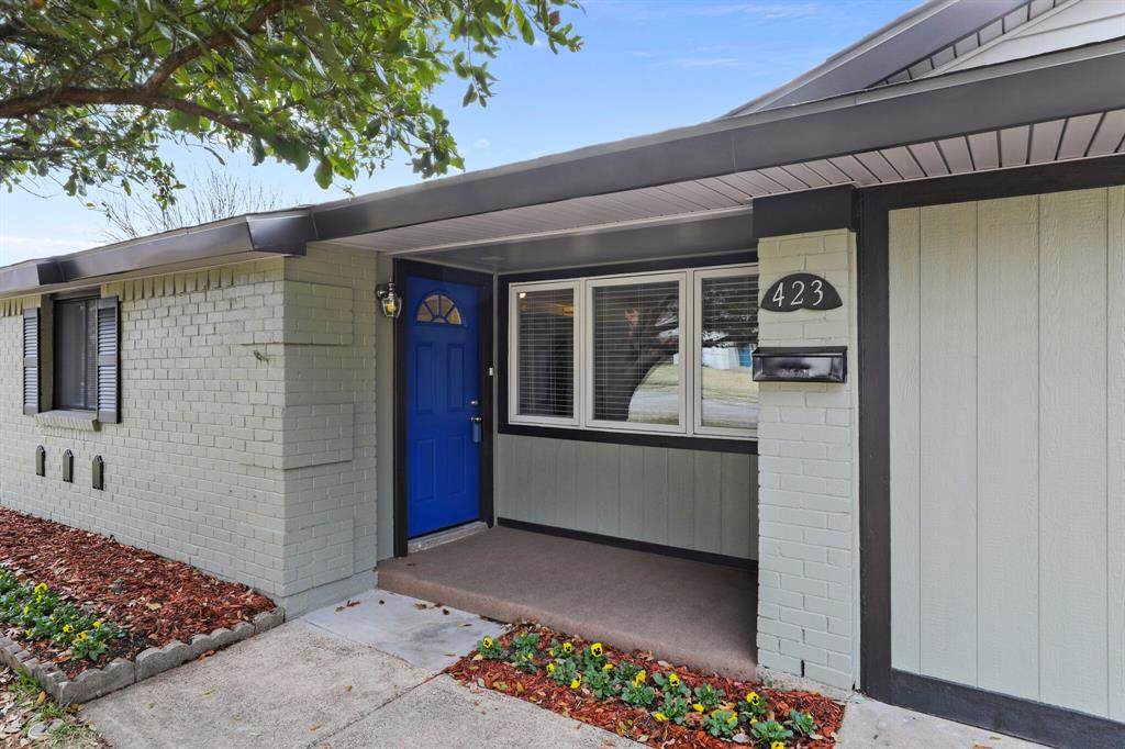 423 Lexington Lane - Photo 1