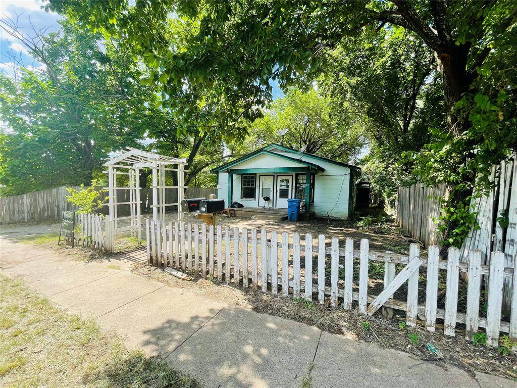 815 Houston Street - Photo 1