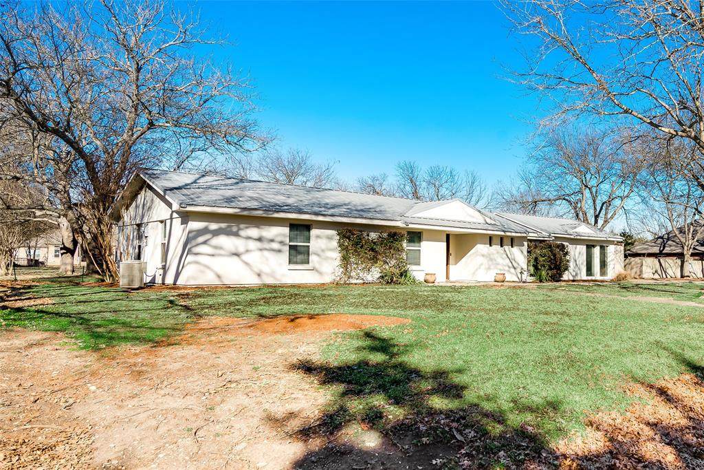 112 Westlawn Drive - Photo 1