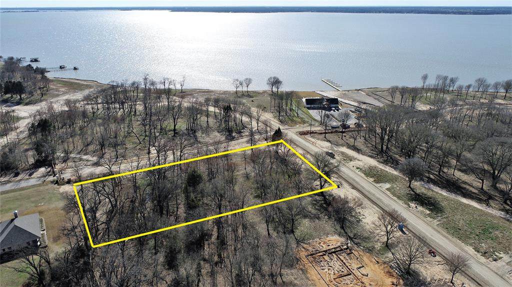 737 Clubview Drive - Photo 1