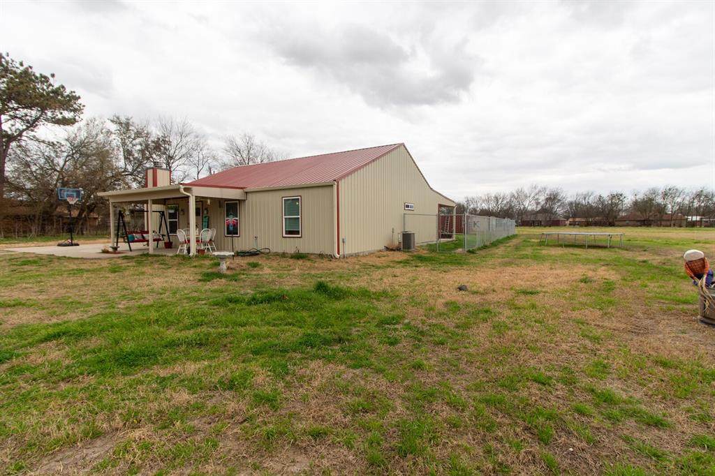 303 Jeter Street - Photo 1