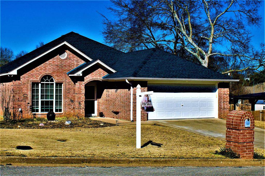 618 William Drive - Photo 1