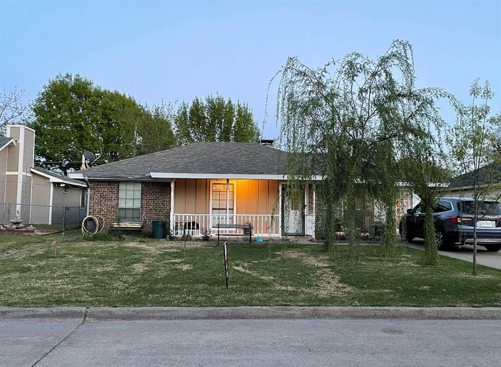 838 Linda Drive - Photo 1