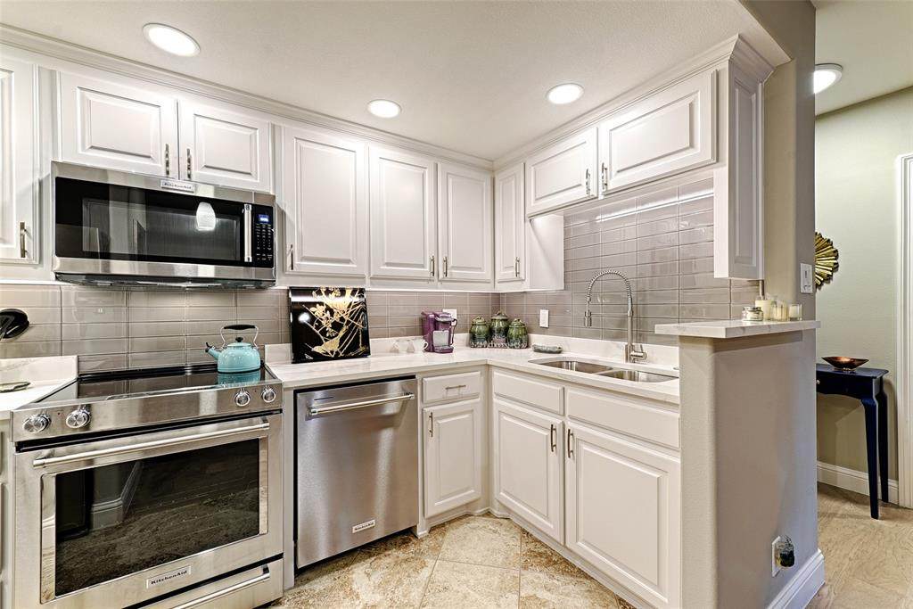 6211 Northwest Highway - Photo 1
