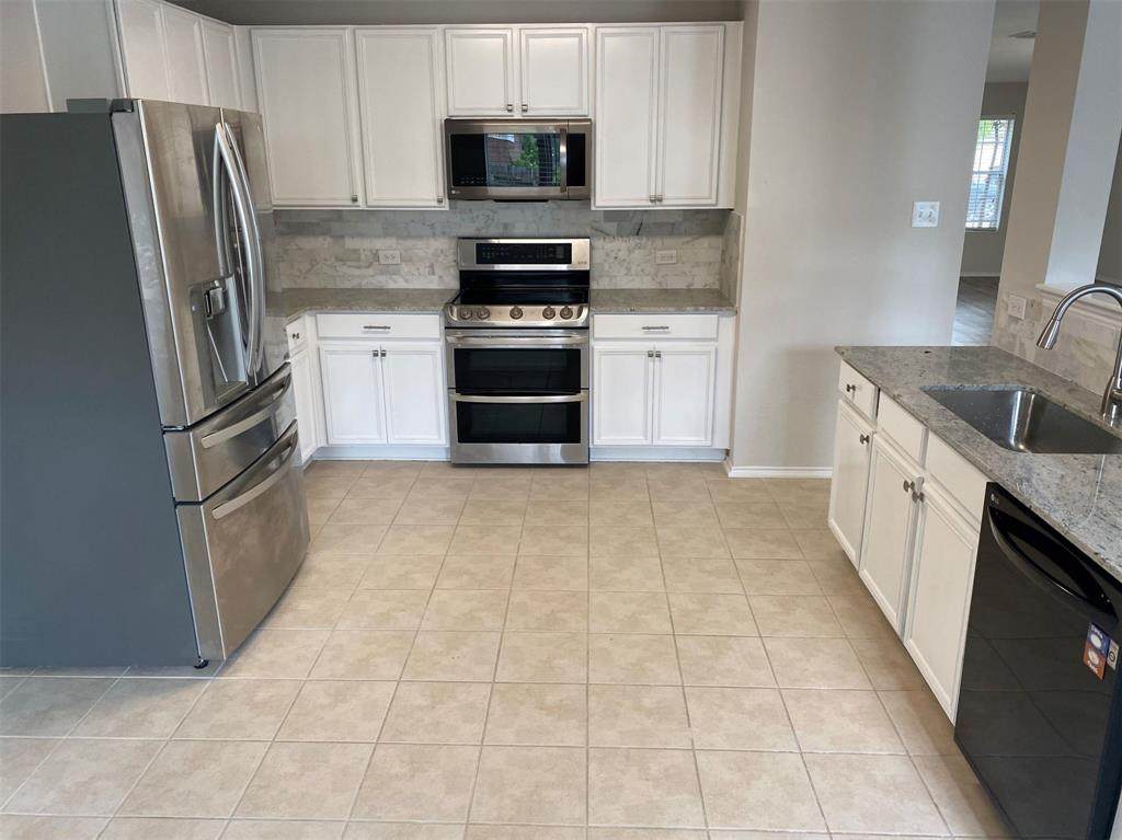 1113 Boxwood Drive - Photo 1