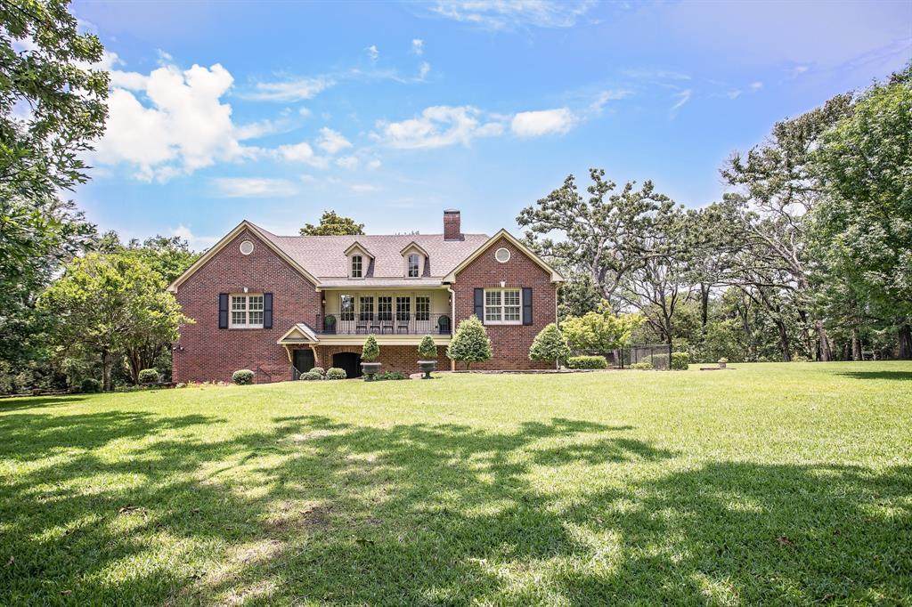 2205 Robertson - Photo 1
