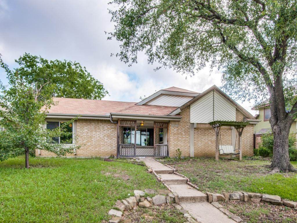 2033 Rochelle Lane - Photo 1