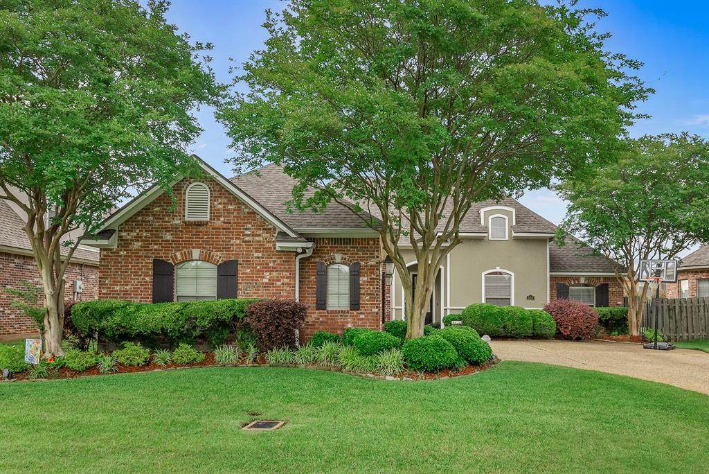 320 Briars Court - Photo 1