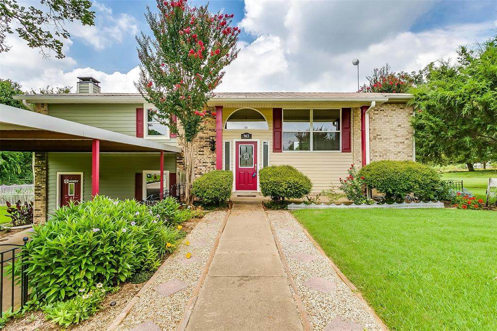 903 Lakeview Drive - Photo 1