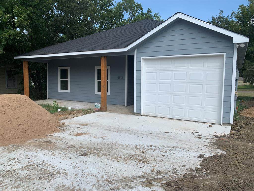 1613 Clark - Photo 1