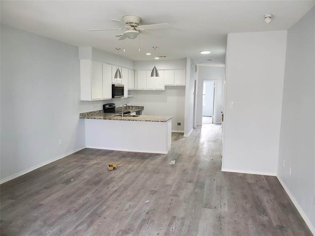 1933 Island Circle - Photo 1