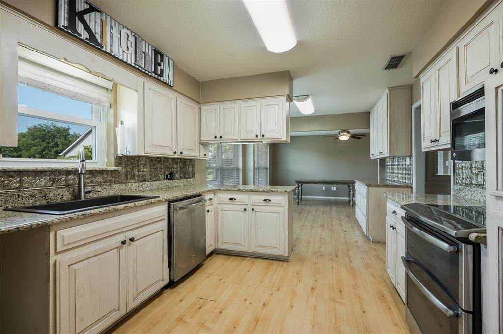 207 Wilcoxson Street - Photo 1