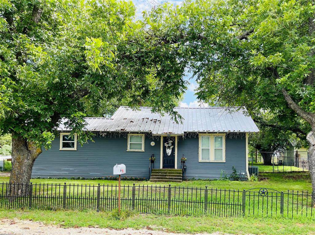 224 Oak Avenue - Photo 1