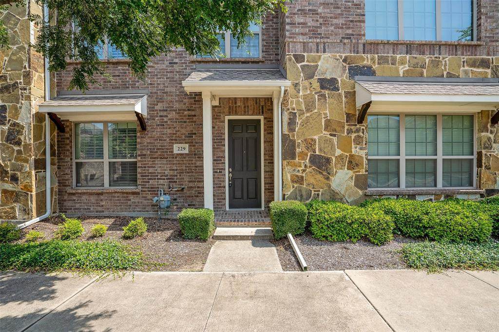 229 Brick Row - Photo 1