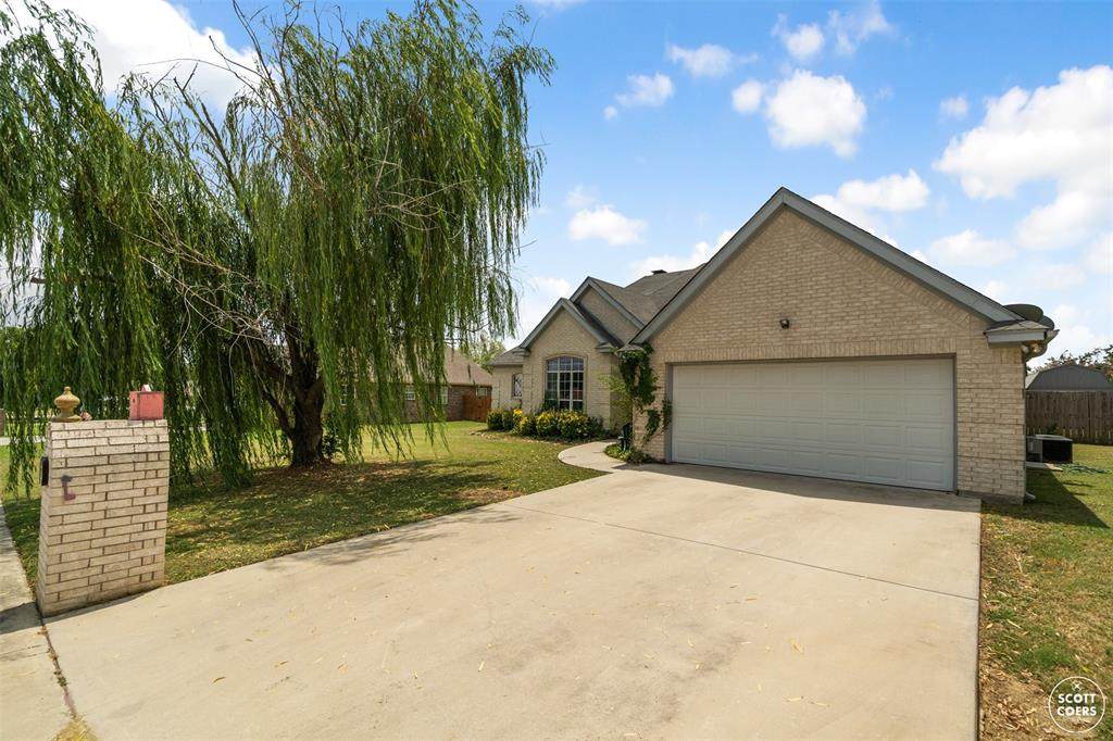 805 Scarlet Drive - Photo 1