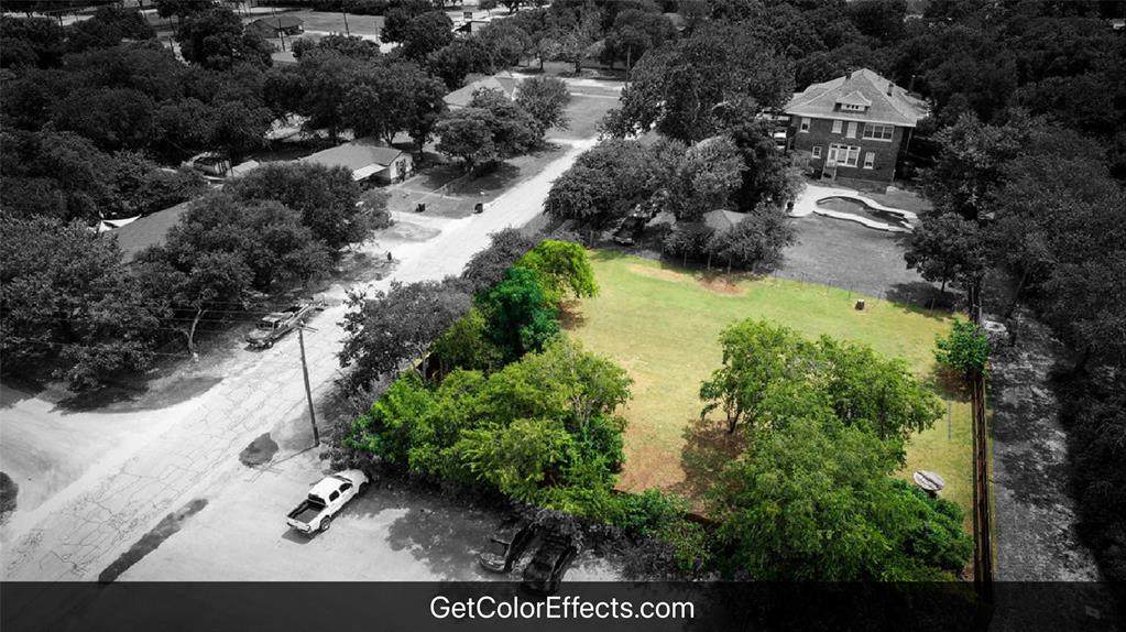 305 Avenue C - Photo 1